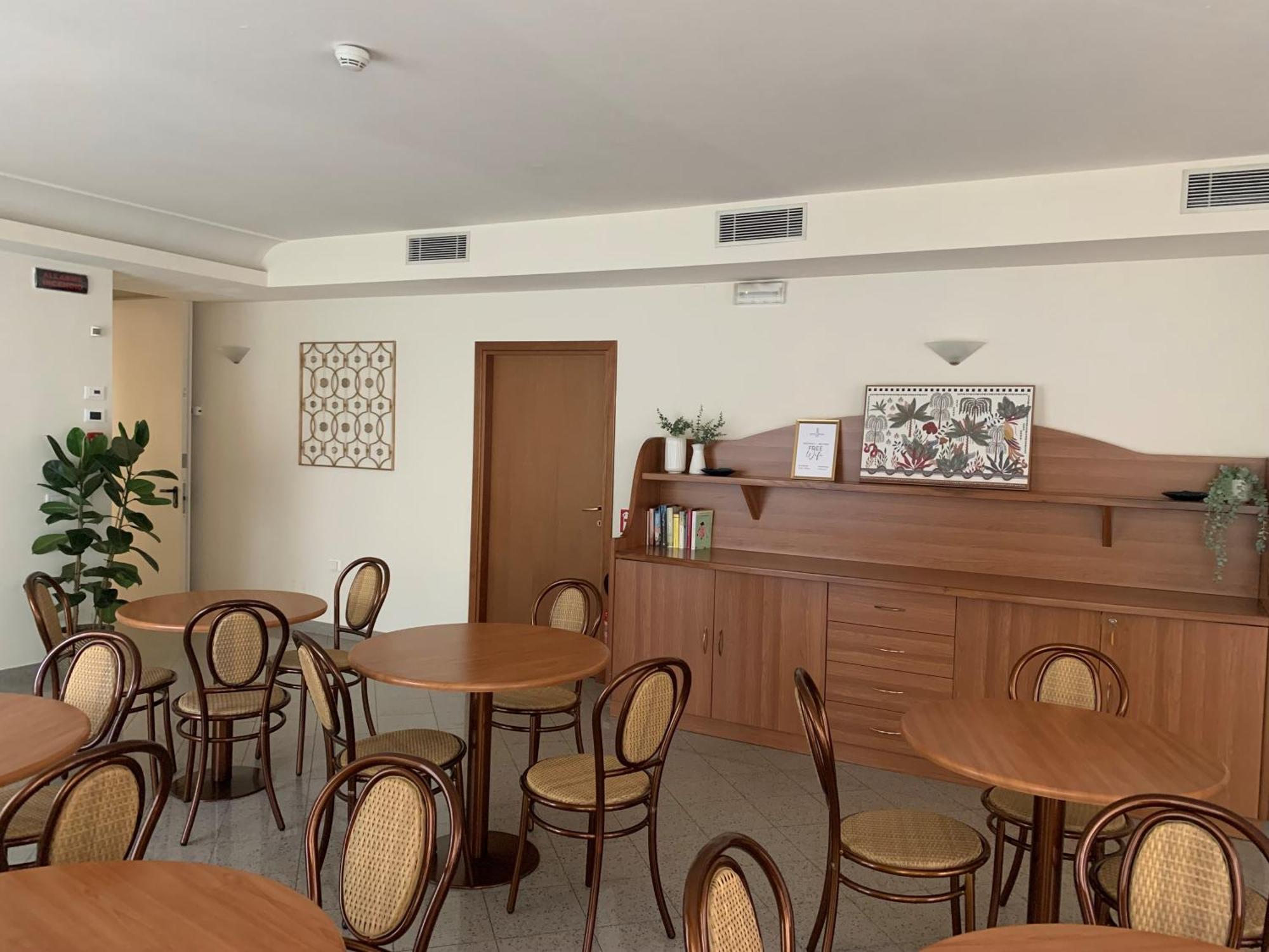 Hotel Tiffany Ріміні Екстер'єр фото